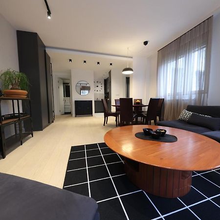 Modern Apartment In The Heart Of Белград Екстер'єр фото